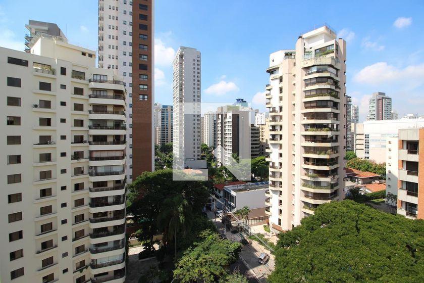 Apartamento à Venda – Moema, 3 Quartos, 240 m² – São Paulo