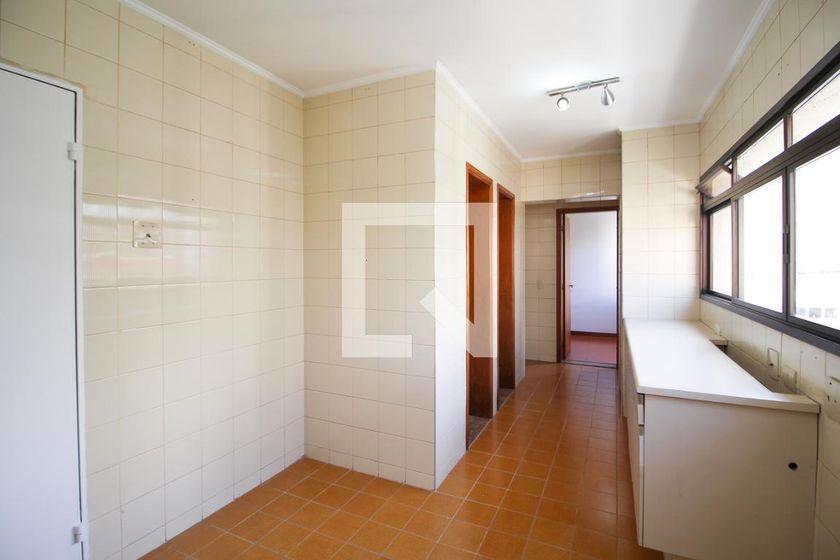 Apartamento à Venda – Moema, 3 Quartos, 240 m² – São Paulo
