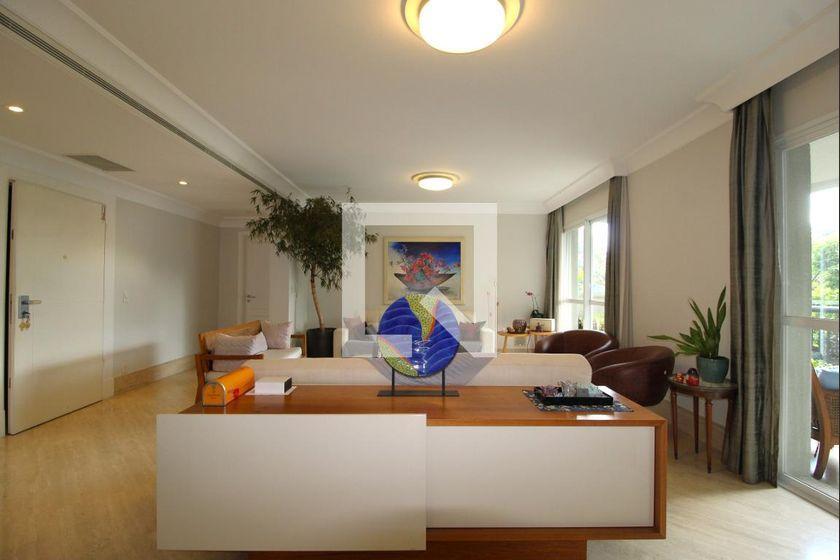 Apartamento à Venda – Moema, 4 Quartos, 257 m² – São Paulo