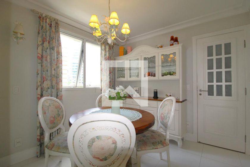 Apartamento à Venda – Moema, 4 Quartos, 257 m² – São Paulo