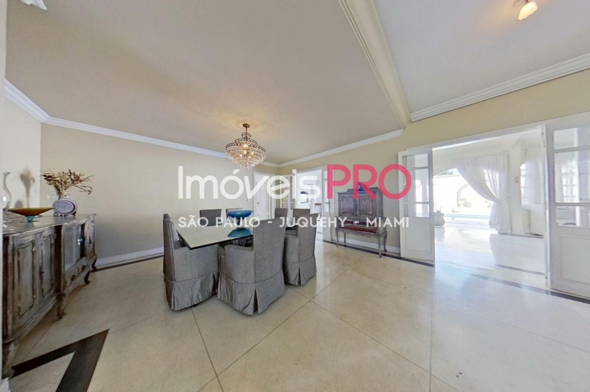 Exclusiva Casa de Cinema no Jardim Everest, Cidade Jardim, com 5 suítes e 700 m² de terreno!