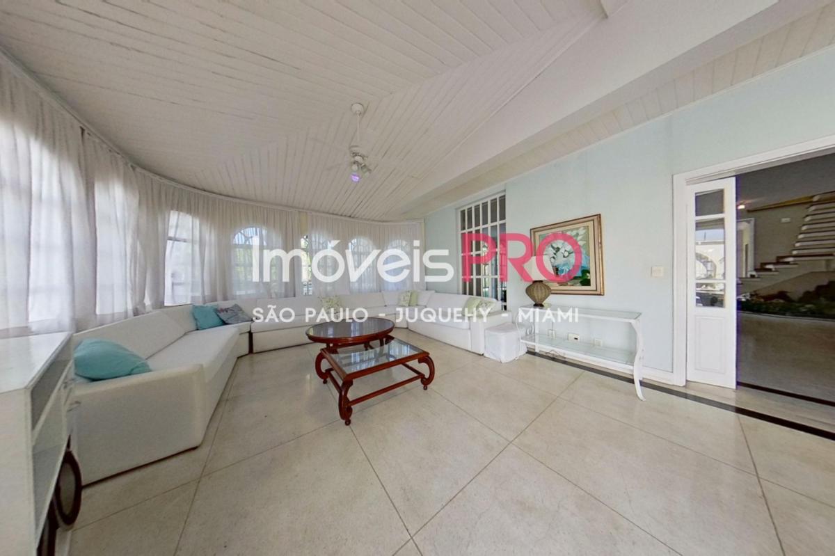 Exclusiva Casa de Cinema no Jardim Everest, Cidade Jardim, com 5 suítes e 700 m² de terreno!