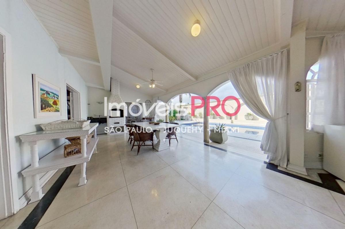 Exclusiva Casa de Cinema no Jardim Everest, Cidade Jardim, com 5 suítes e 700 m² de terreno!