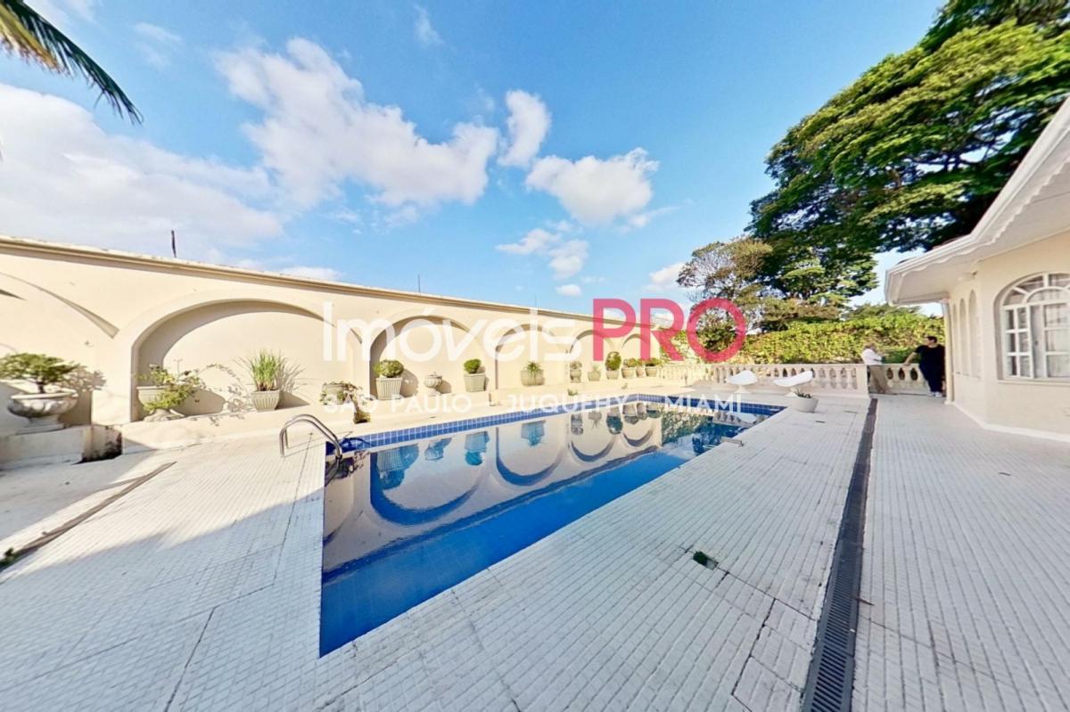 Exclusiva Casa de Cinema no Jardim Everest, Cidade Jardim, com 5 suítes e 700 m² de terreno!