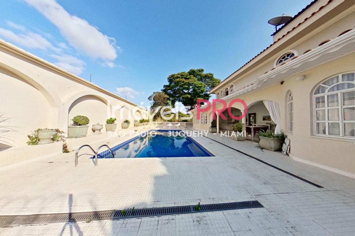 Exclusiva Casa de Cinema no Jardim Everest, Cidade Jardim, com 5 suítes e 700 m² de terreno!