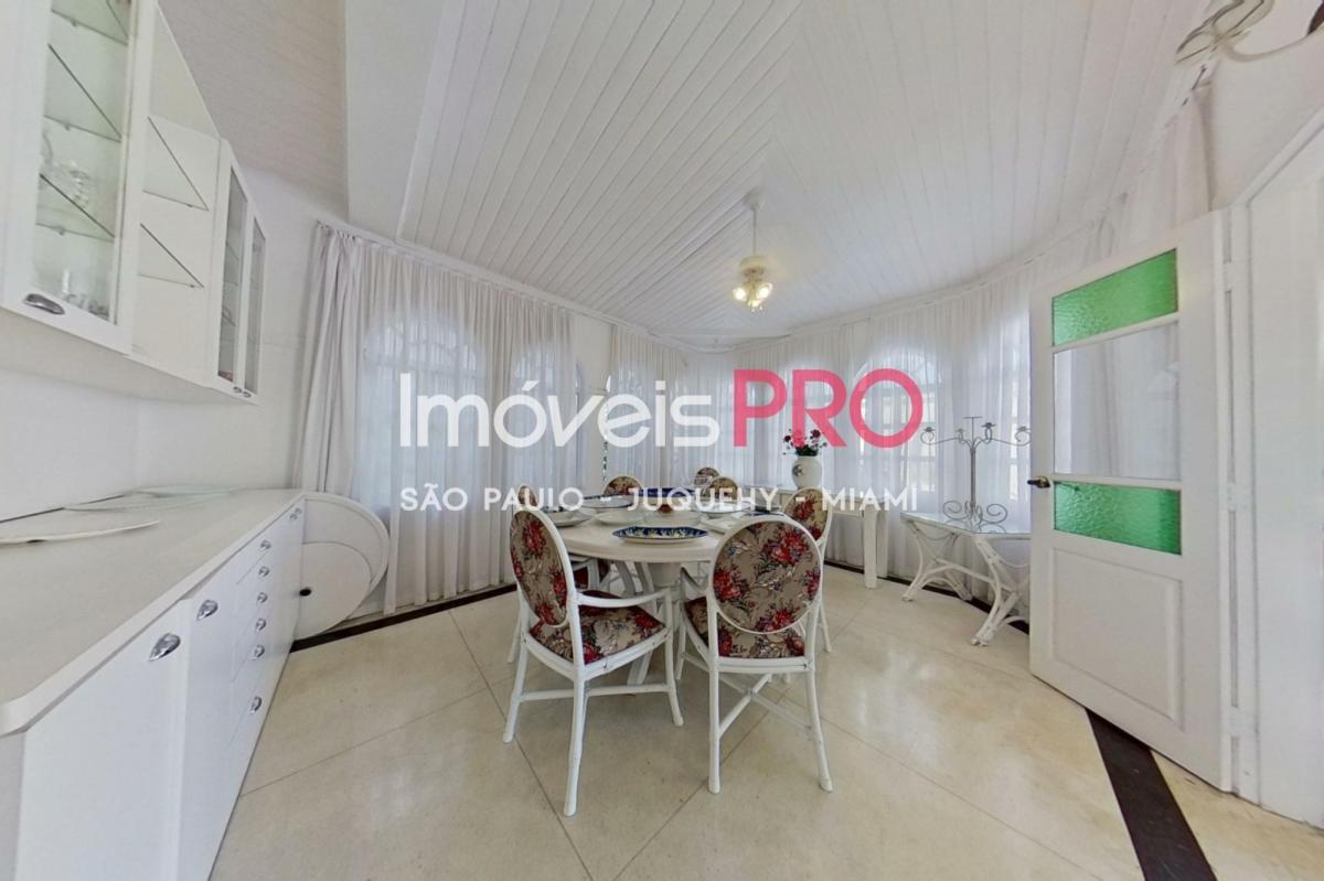 Exclusiva Casa de Cinema no Jardim Everest, Cidade Jardim, com 5 suítes e 700 m² de terreno!
