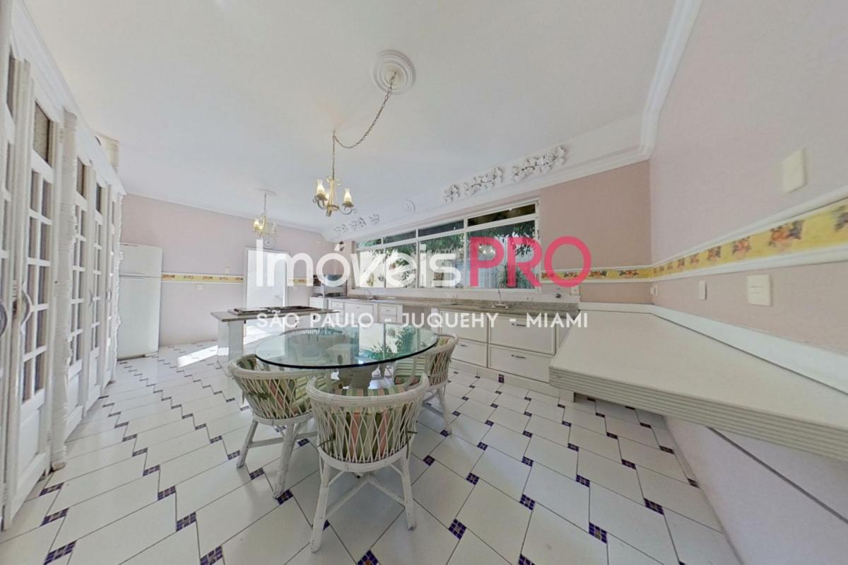 Exclusiva Casa de Cinema no Jardim Everest, Cidade Jardim, com 5 suítes e 700 m² de terreno!