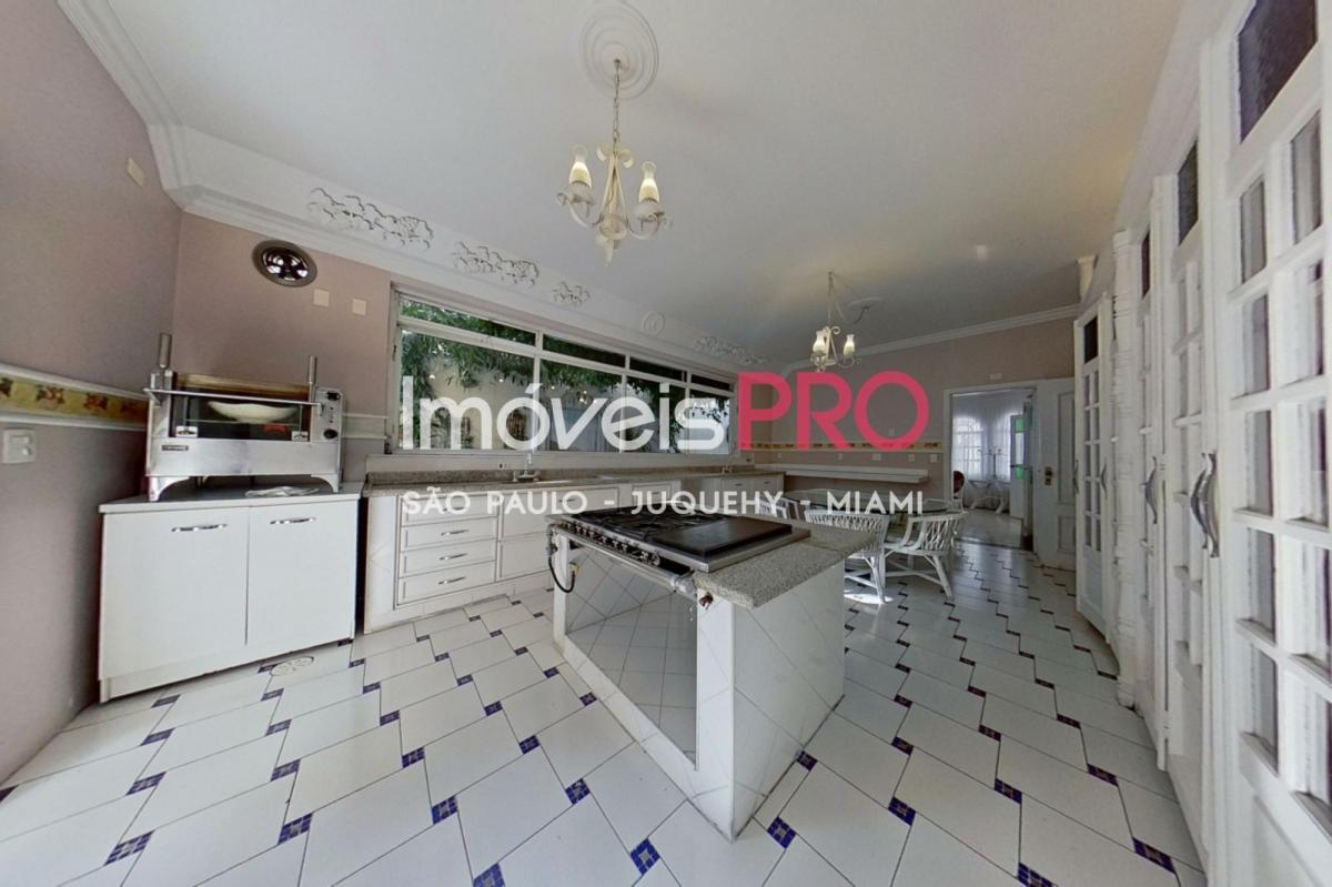 Exclusiva Casa de Cinema no Jardim Everest, Cidade Jardim, com 5 suítes e 700 m² de terreno!