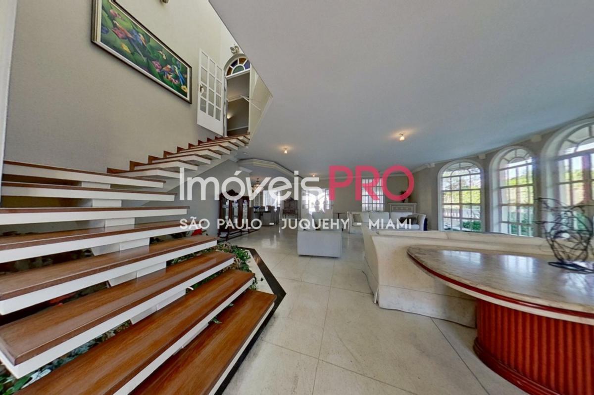 Exclusiva Casa de Cinema no Jardim Everest, Cidade Jardim, com 5 suítes e 700 m² de terreno!