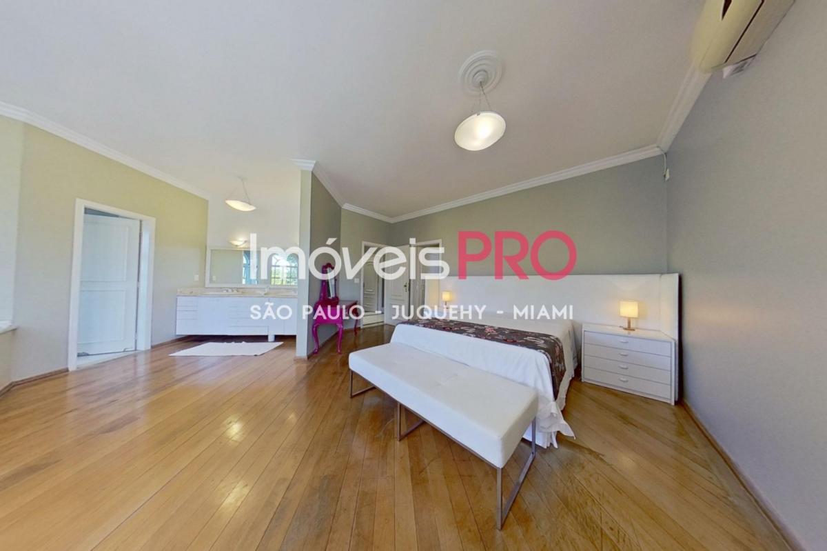 Exclusiva Casa de Cinema no Jardim Everest, Cidade Jardim, com 5 suítes e 700 m² de terreno!