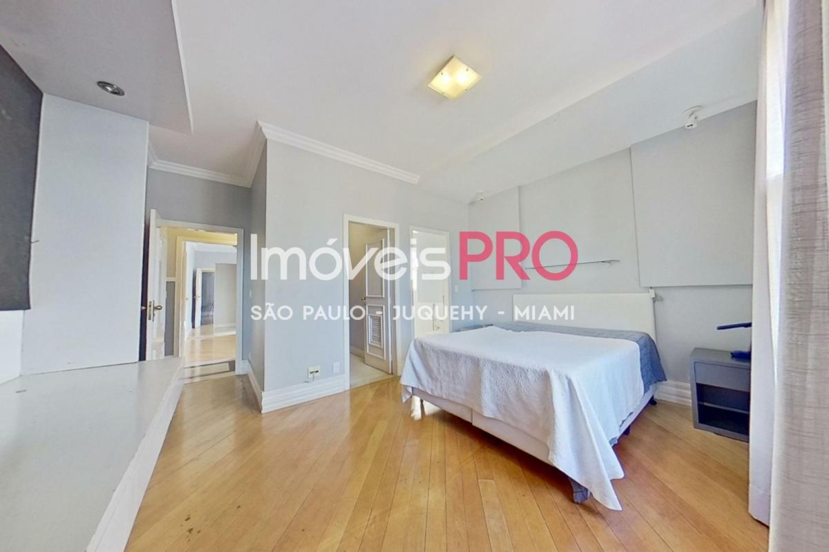 Exclusiva Casa de Cinema no Jardim Everest, Cidade Jardim, com 5 suítes e 700 m² de terreno!