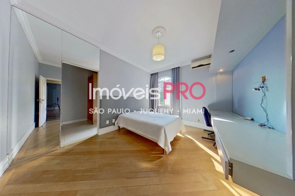 Exclusiva Casa de Cinema no Jardim Everest, Cidade Jardim, com 5 suítes e 700 m² de terreno!