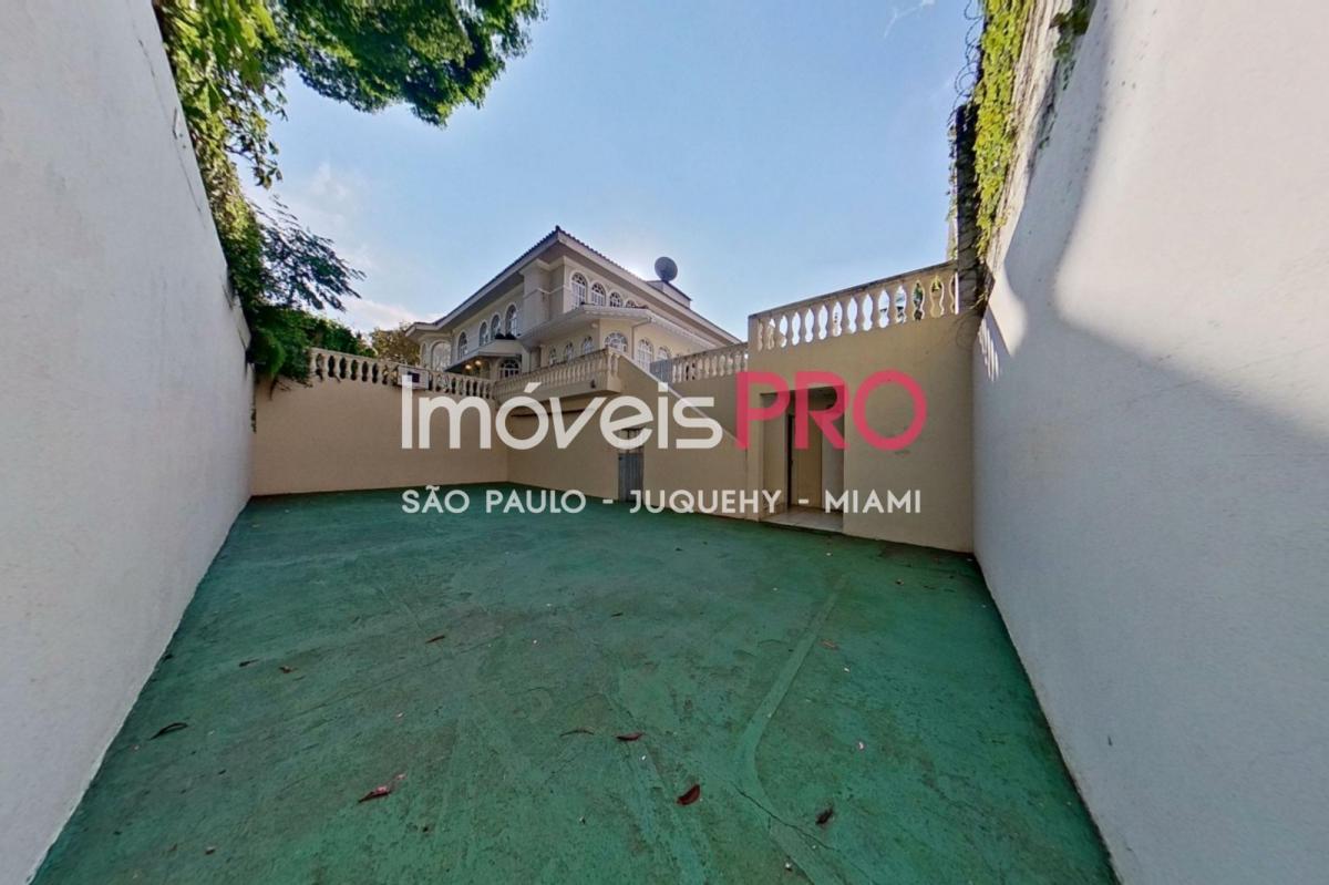 Exclusiva Casa de Cinema no Jardim Everest, Cidade Jardim, com 5 suítes e 700 m² de terreno!