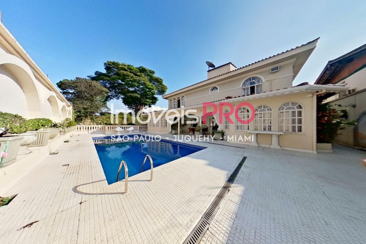 Exclusiva Casa de Cinema no Jardim Everest, Cidade Jardim, com 5 suítes e 700 m² de terreno!