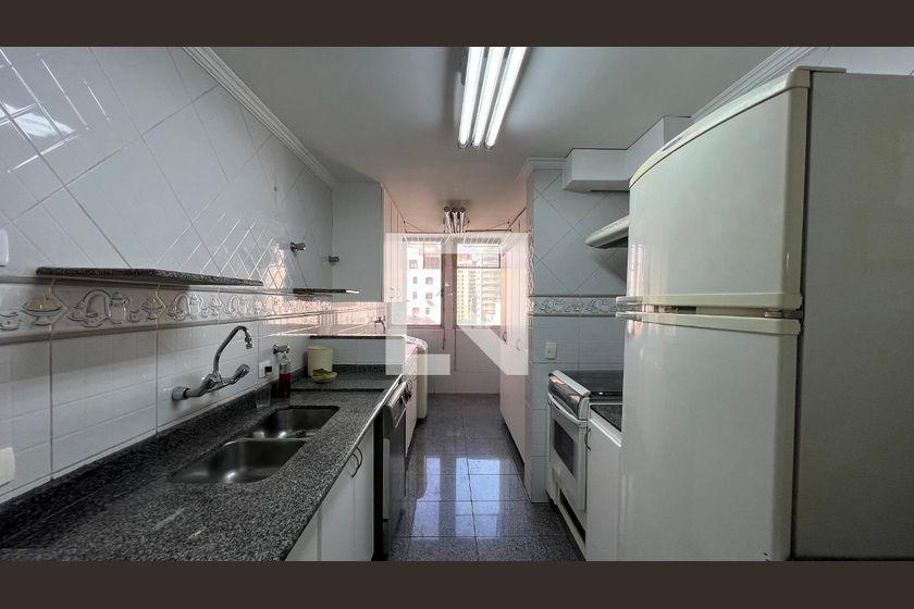 Apartamento à Venda – Jardim Paulista, 3 Quartos, 225 m² – São Paulo