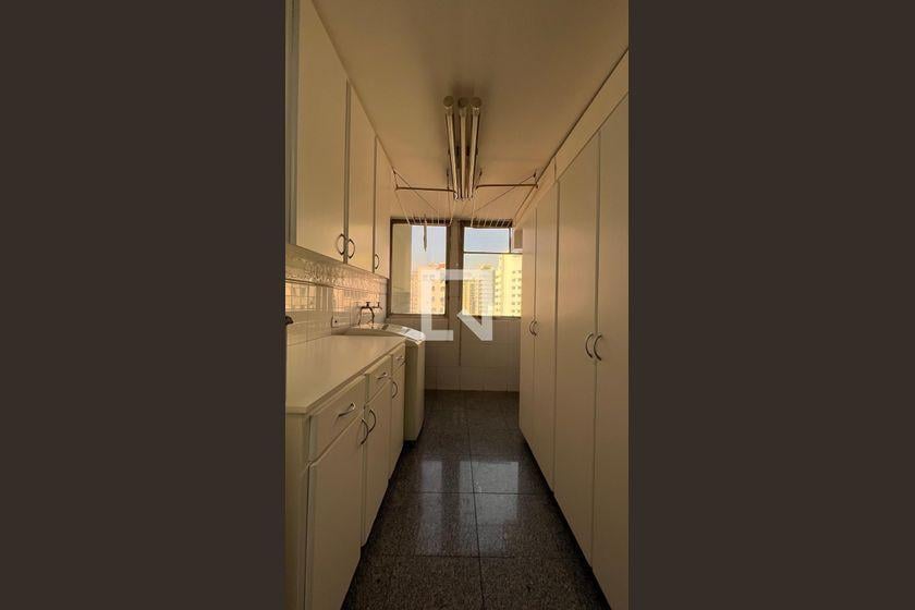 Apartamento à Venda – Jardim Paulista, 3 Quartos, 225 m² – São Paulo