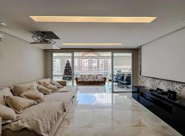 Apartamento na Mooca, 204m2, sendo 04 suítes todas com armários planejados e 04 vagas