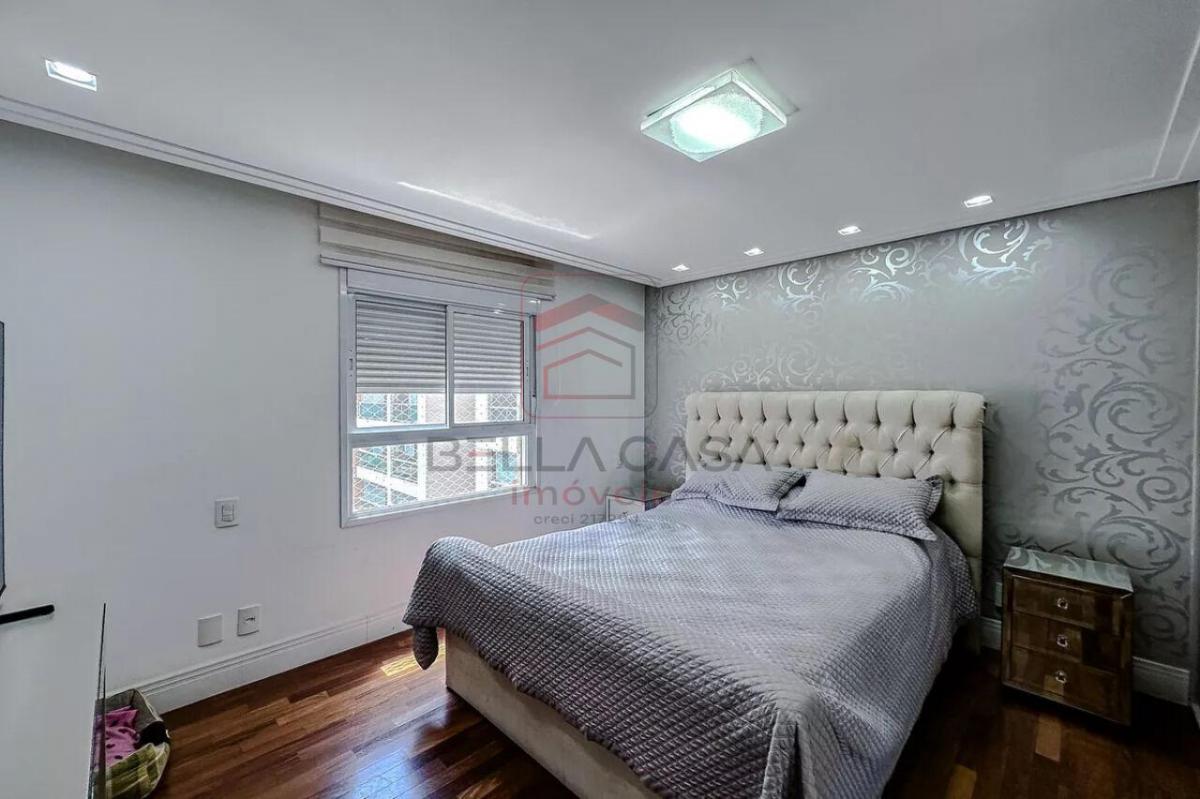 Apartamento na Mooca, 204m2, sendo 04 suítes todas com armários planejados e 04 vagas