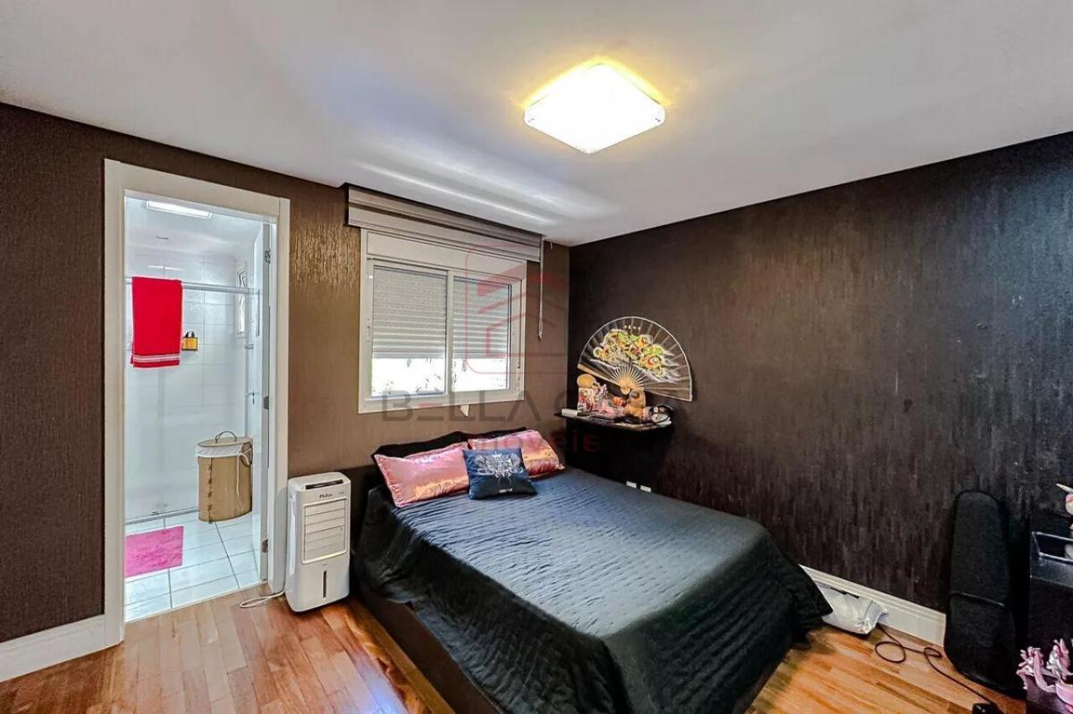 Apartamento na Mooca, 204m2, sendo 04 suítes todas com armários planejados e 04 vagas