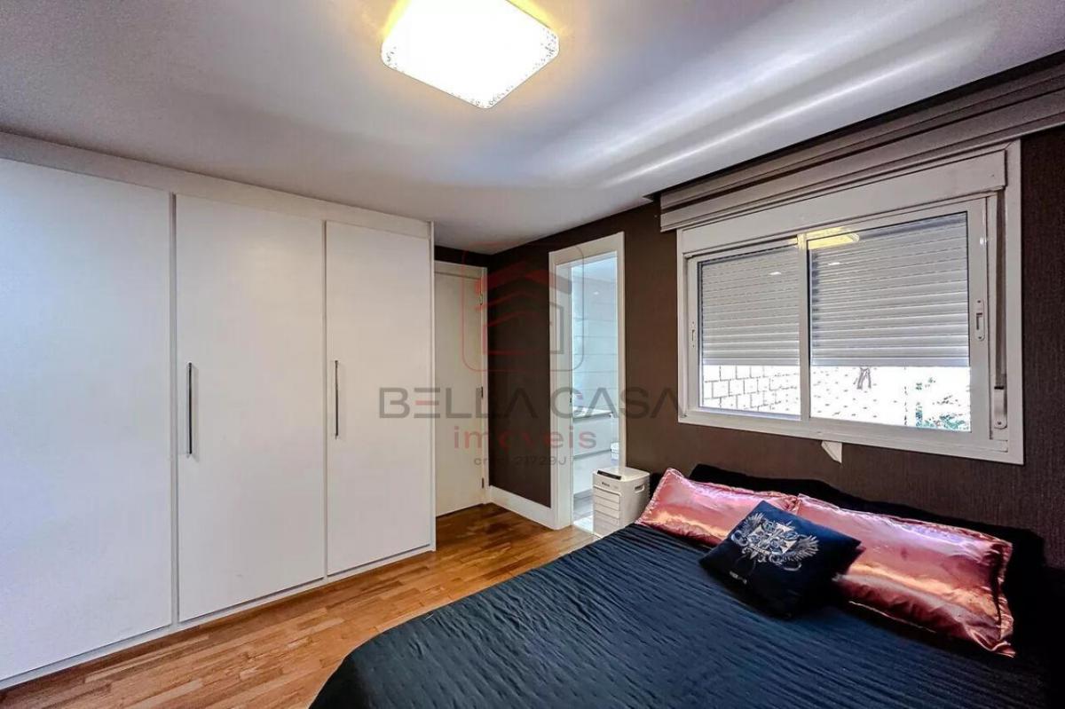 Apartamento na Mooca, 204m2, sendo 04 suítes todas com armários planejados e 04 vagas