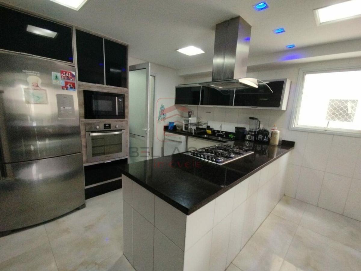 Apartamento na Mooca, 204m2, sendo 04 suítes todas com armários planejados e 04 vagas