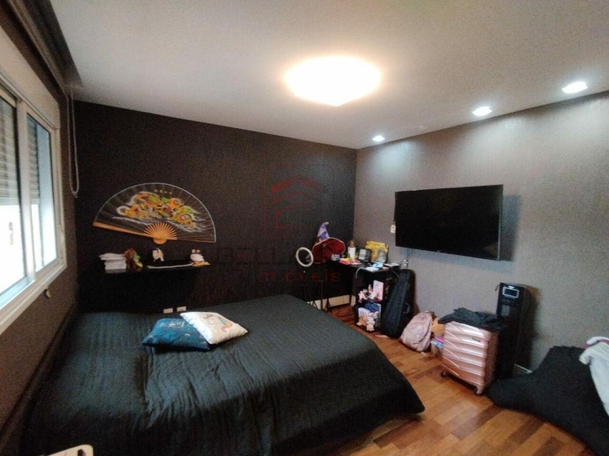 Apartamento na Mooca, 204m2, sendo 04 suítes todas com armários planejados e 04 vagas