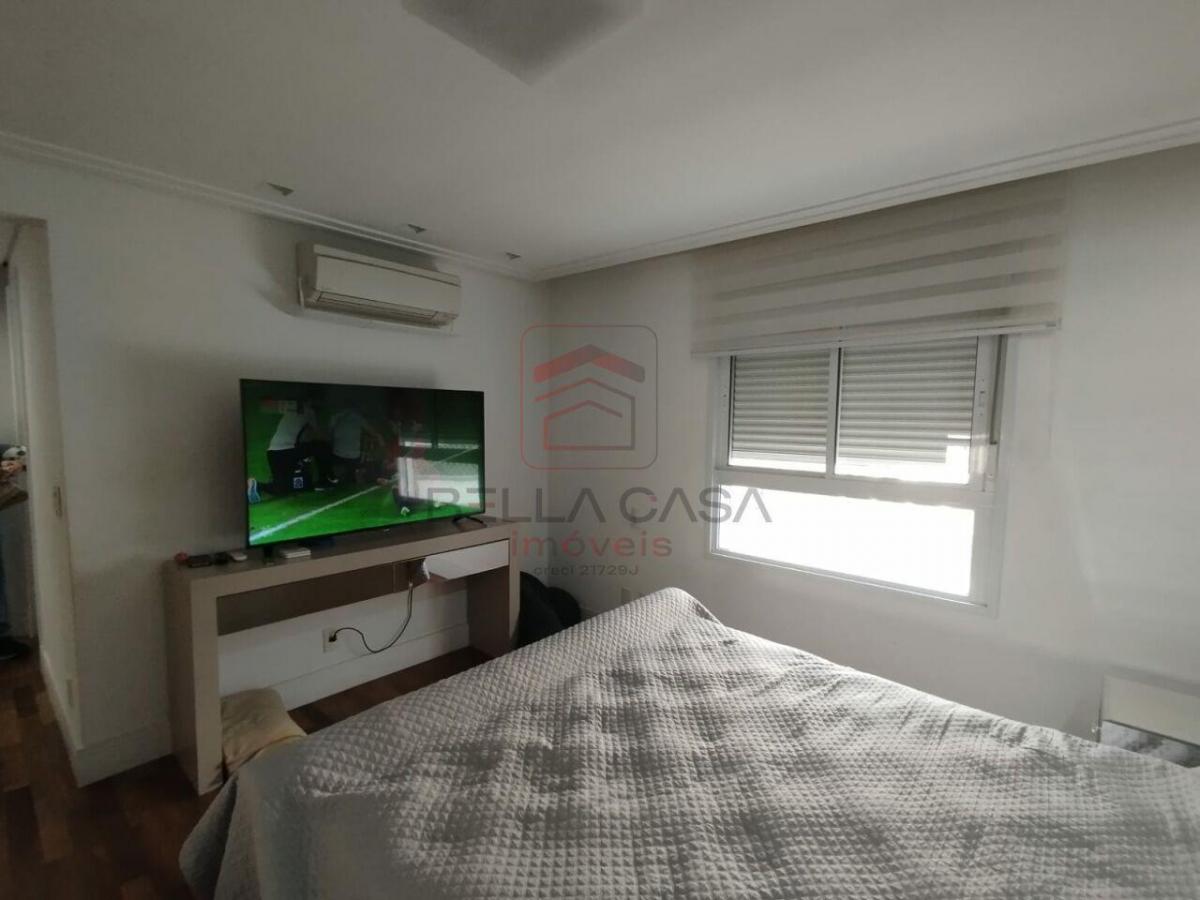 Apartamento na Mooca, 204m2, sendo 04 suítes todas com armários planejados e 04 vagas