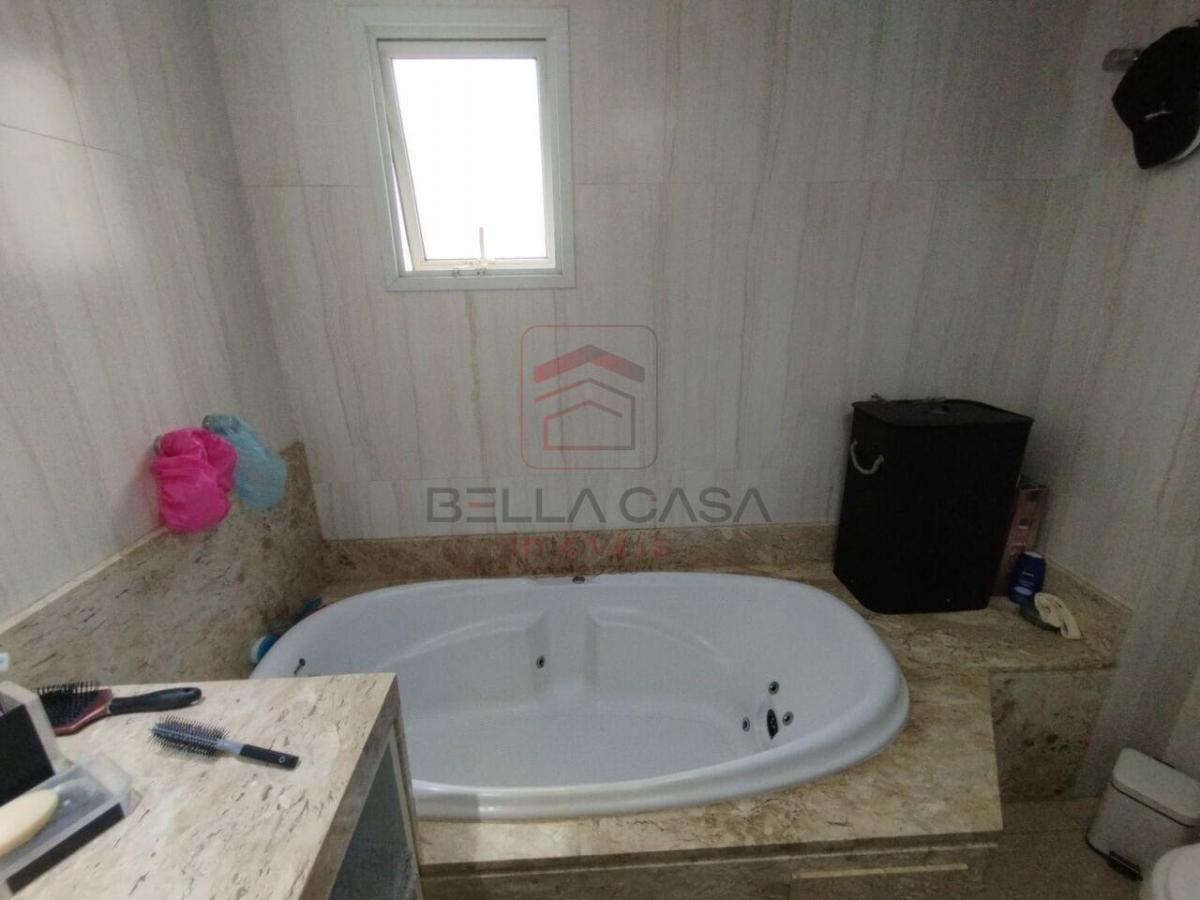 Apartamento na Mooca, 204m2, sendo 04 suítes todas com armários planejados e 04 vagas