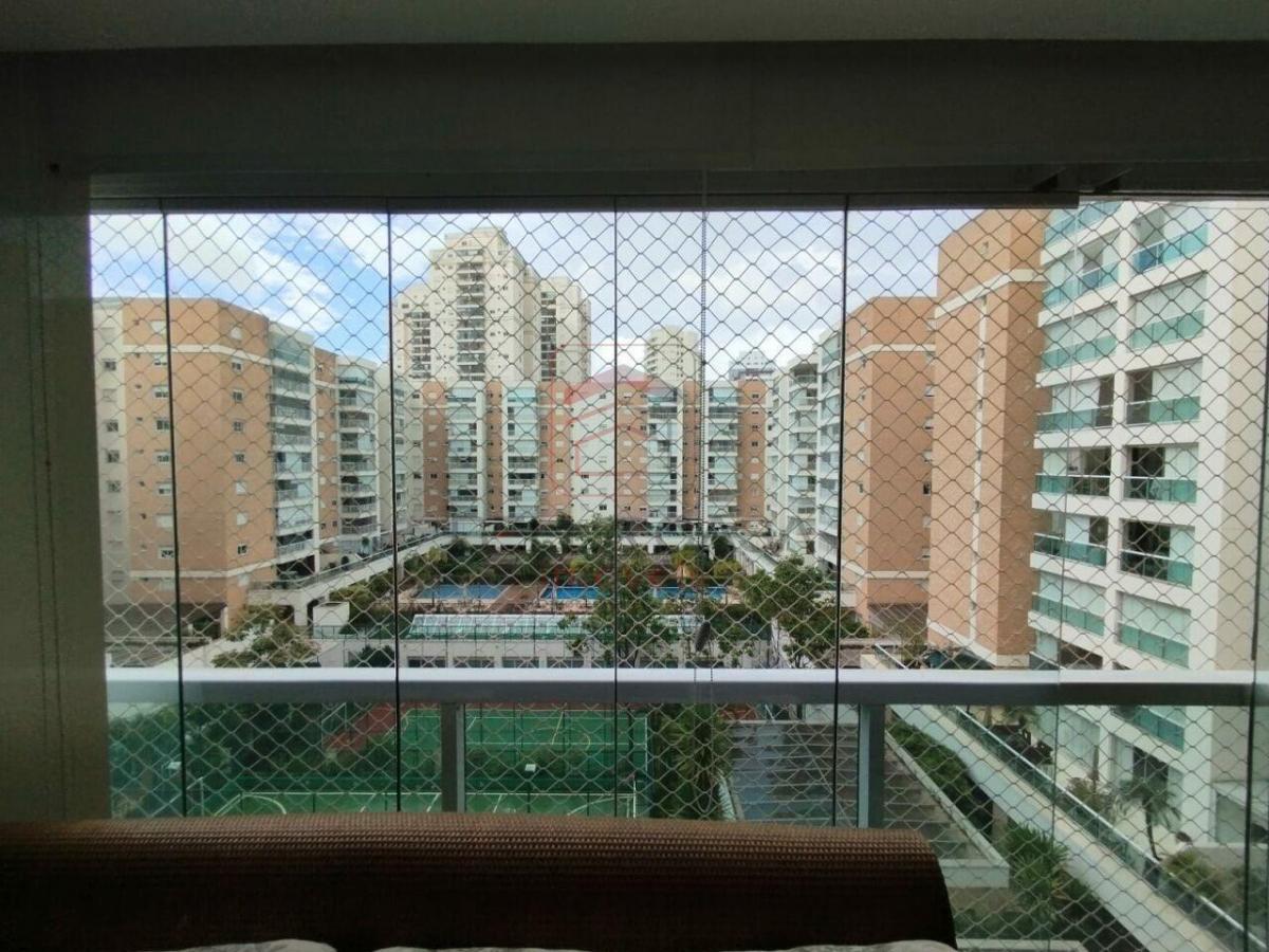 Apartamento na Mooca, 204m2, sendo 04 suítes todas com armários planejados e 04 vagas