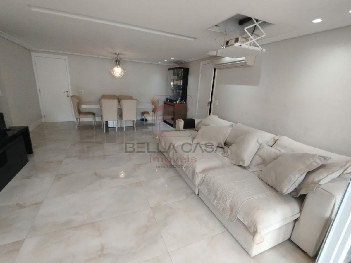 Apartamento na Mooca, 204m2, sendo 04 suítes todas com armários planejados e 04 vagas