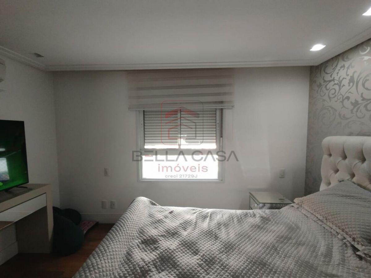 Apartamento na Mooca, 204m2, sendo 04 suítes todas com armários planejados e 04 vagas