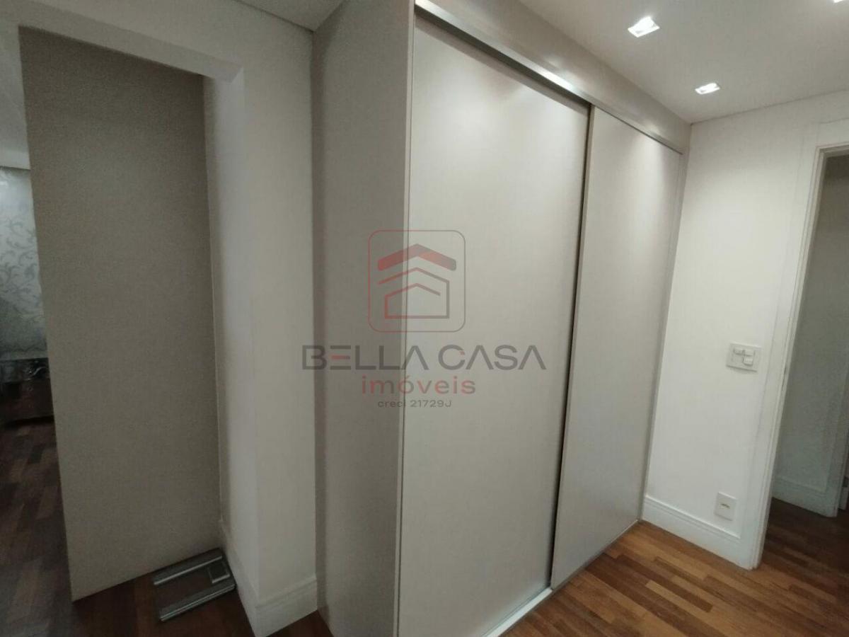 Apartamento na Mooca, 204m2, sendo 04 suítes todas com armários planejados e 04 vagas