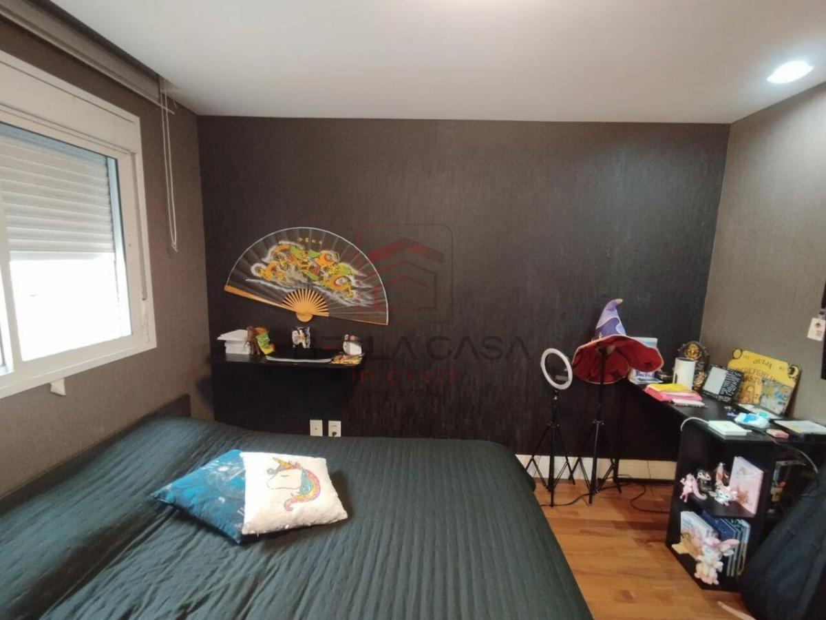 Apartamento na Mooca, 204m2, sendo 04 suítes todas com armários planejados e 04 vagas