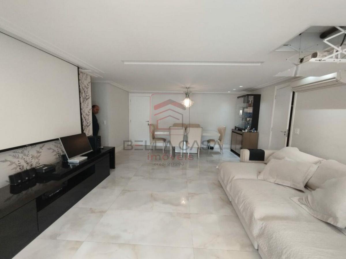 Apartamento na Mooca, 204m2, sendo 04 suítes todas com armários planejados e 04 vagas