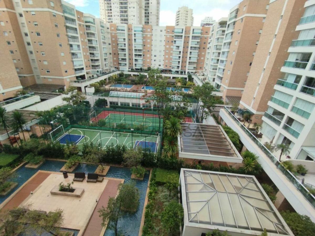 Apartamento na Mooca, 204m2, sendo 04 suítes todas com armários planejados e 04 vagas