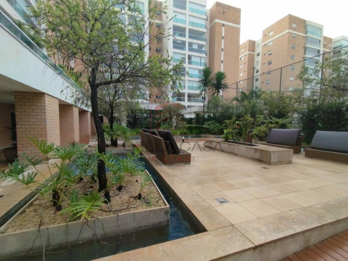 Apartamento na Mooca, 204m2, sendo 04 suítes todas com armários planejados e 04 vagas