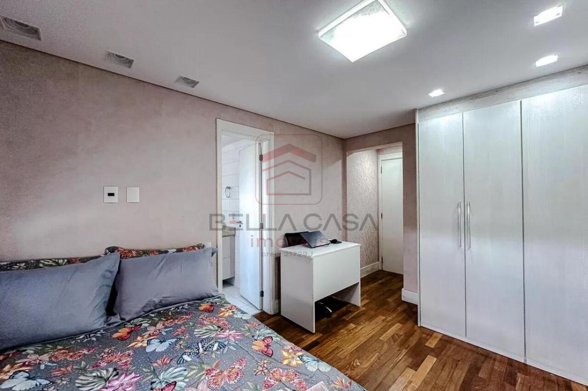 Apartamento na Mooca, 204m2, sendo 04 suítes todas com armários planejados e 04 vagas