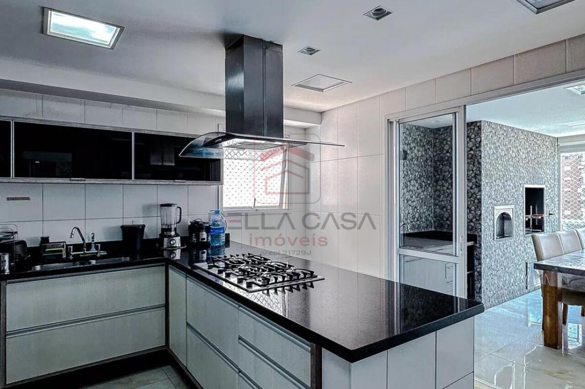 Apartamento na Mooca, 204m2, sendo 04 suítes todas com armários planejados e 04 vagas