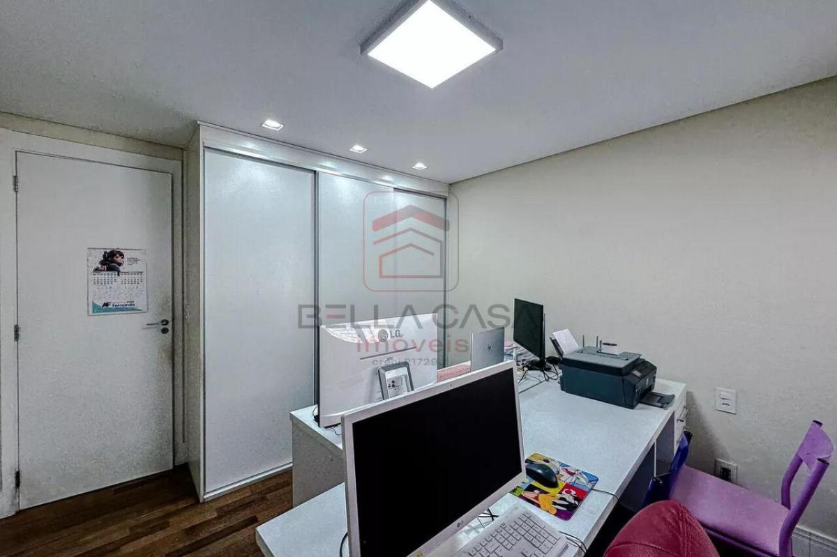 Apartamento na Mooca, 204m2, sendo 04 suítes todas com armários planejados e 04 vagas