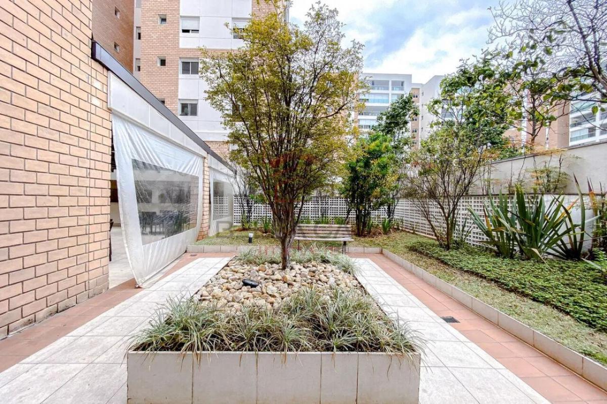 Apartamento na Mooca, 204m2, sendo 04 suítes todas com armários planejados e 04 vagas