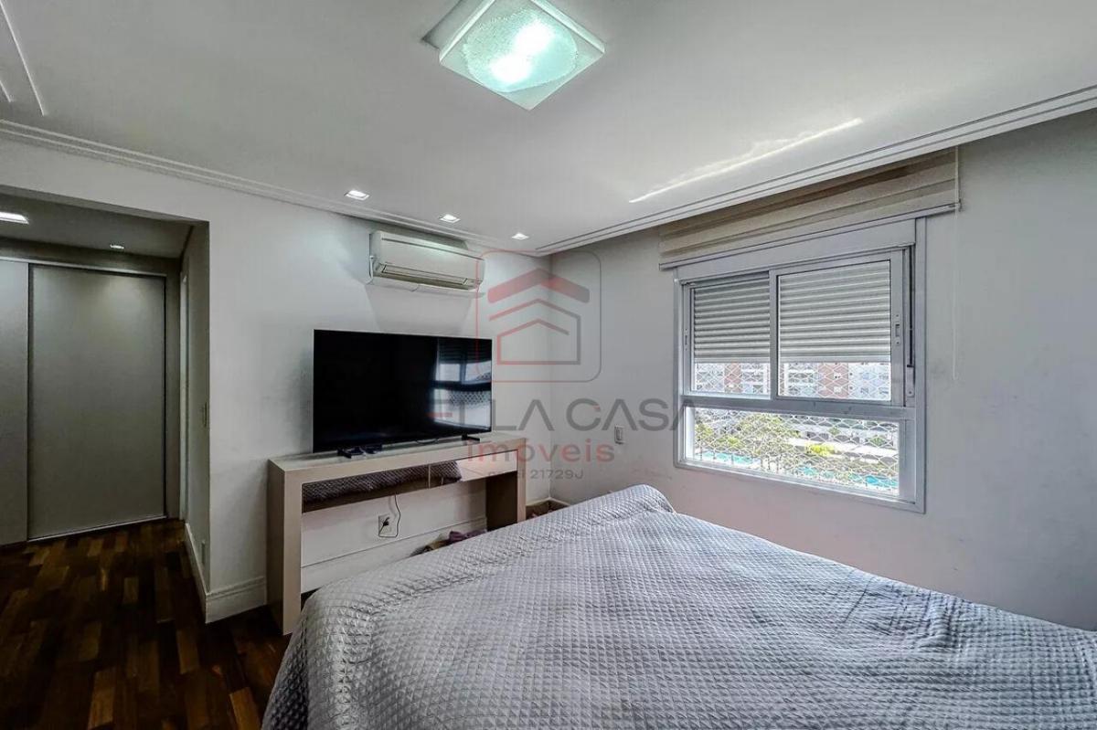 Apartamento na Mooca, 204m2, sendo 04 suítes todas com armários planejados e 04 vagas