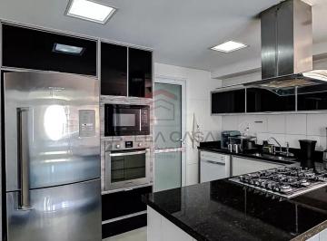 Apartamento na Mooca, 204m2, sendo 04 suítes todas com armários planejados e 04 vagas