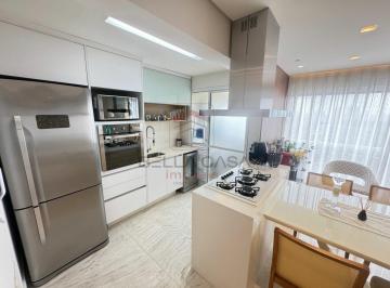Apartamento à venda com 75m², 2 quartos e 2 vagas.