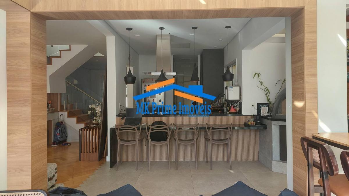 Sobrado c/ 250m², 3 Suítes, Piscina, Área Gourmet – Parque dos Príncipes/SP