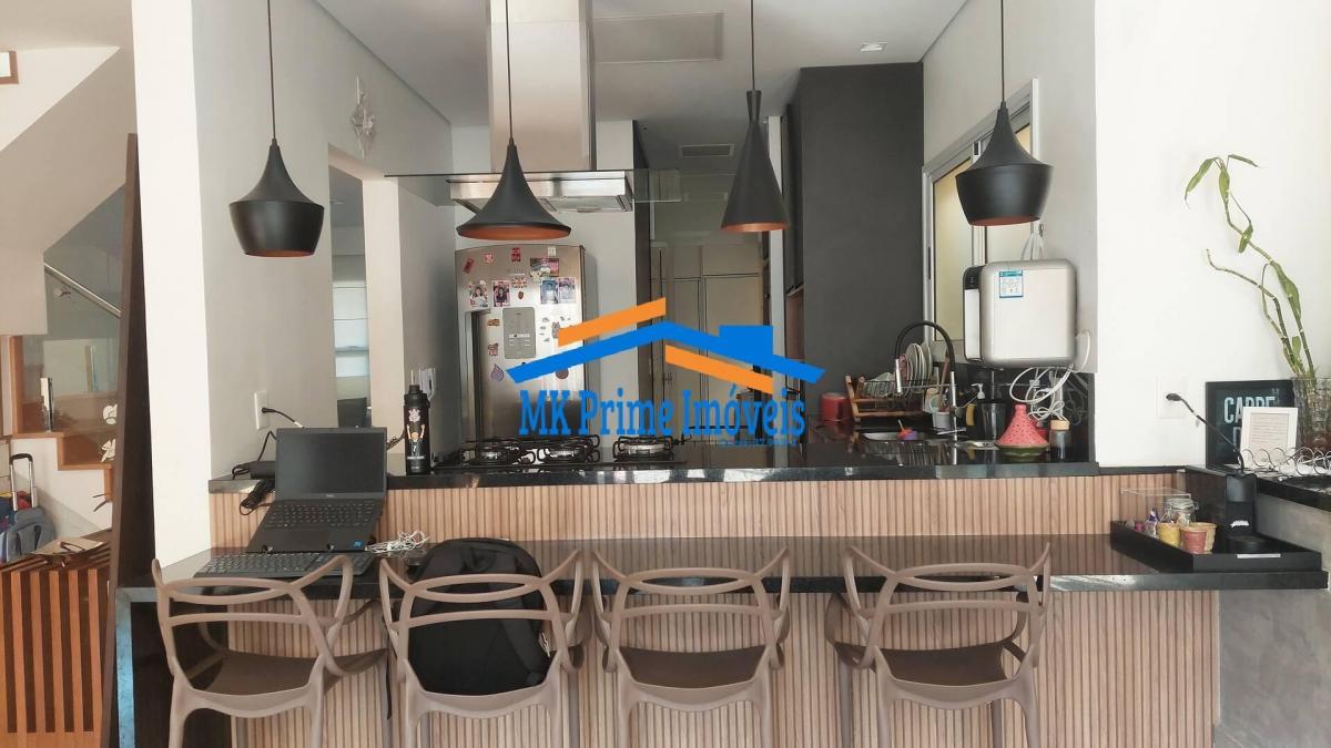 Sobrado c/ 250m², 3 Suítes, Piscina, Área Gourmet – Parque dos Príncipes/SP