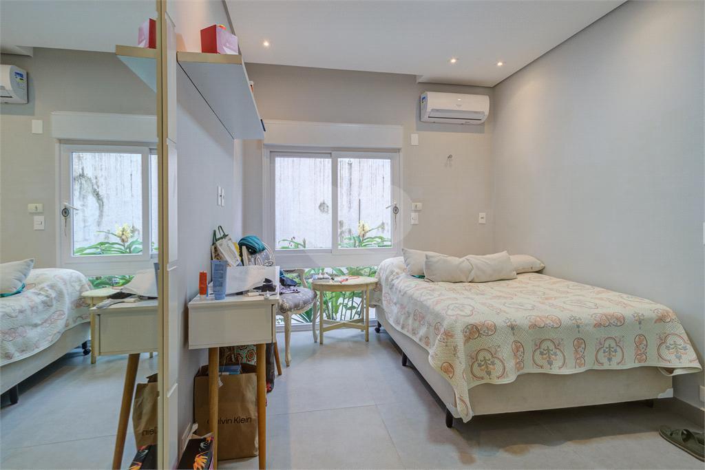 Casa térrea com 4 quartos à venda em Santo Amaro – SP