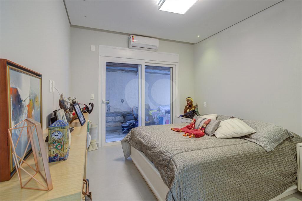Casa térrea com 4 quartos à venda em Santo Amaro – SP