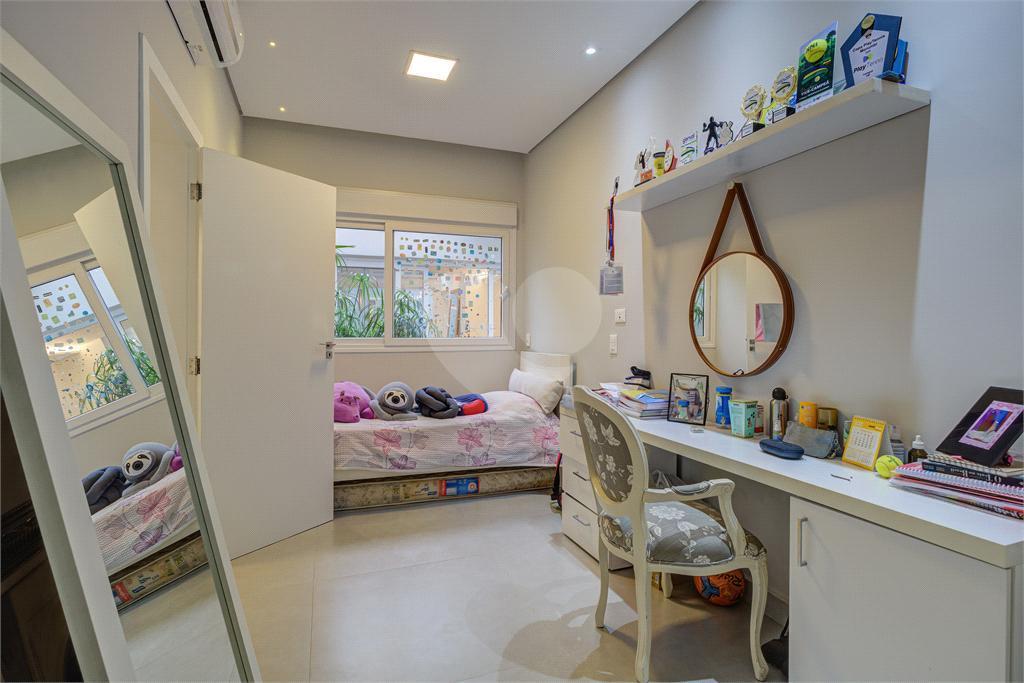 Casa térrea com 4 quartos à venda em Santo Amaro – SP