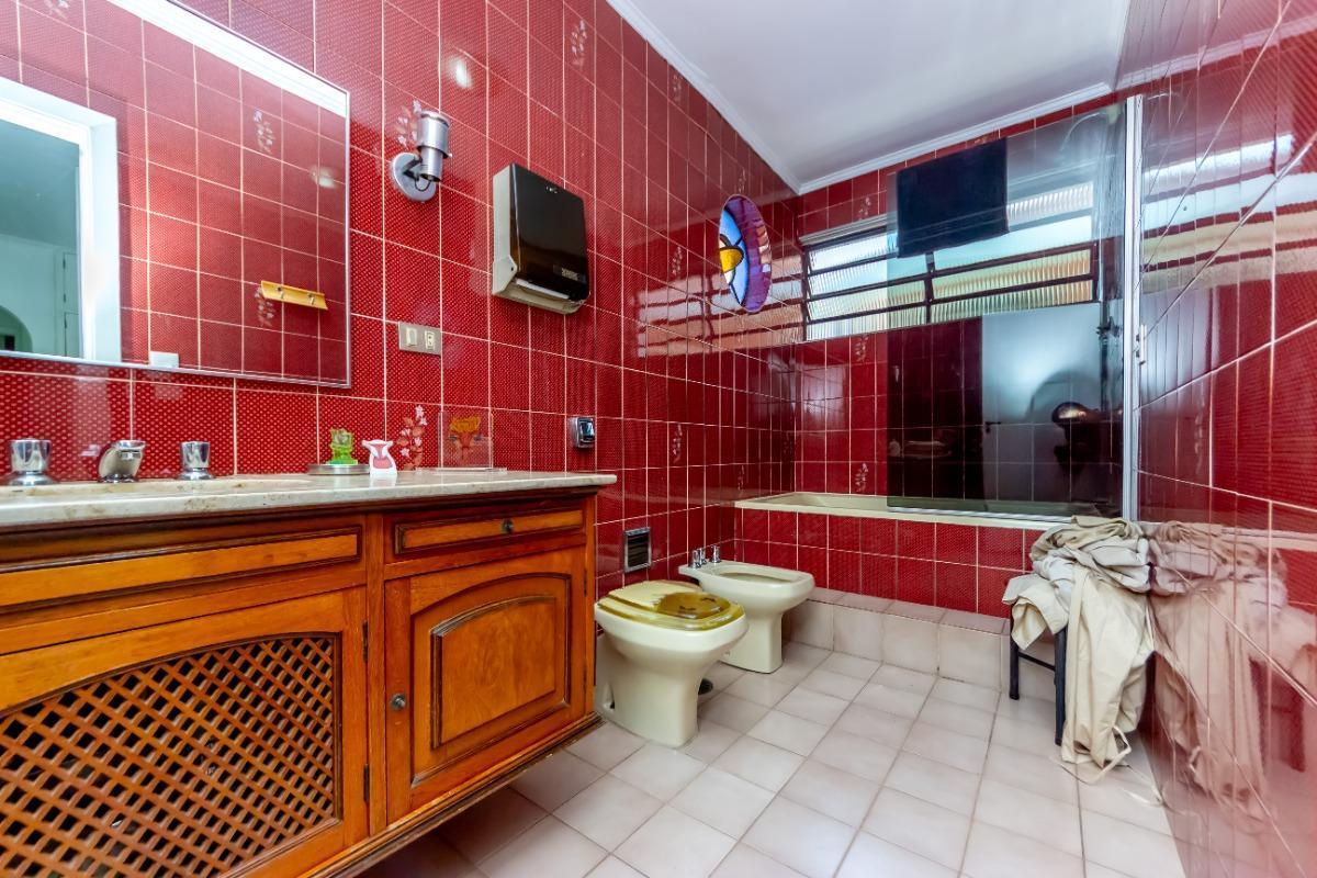 Funcional casa tipo para venda em Saúde com 5 quartos, sendo 1 suíte, 261m² – remaxfront#WWV60