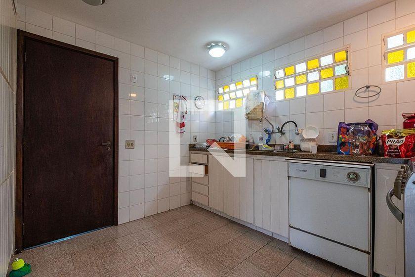 Casa à Venda – Alto de Pinheiros, 4 Quartos, 380 m² – São Paulo